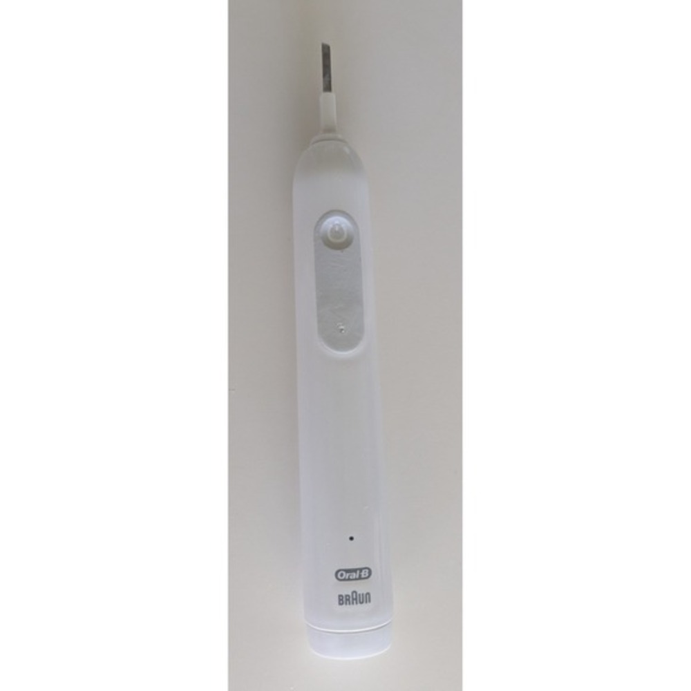 Braun Oral-B 3791 Pro 1000 Rechargeable Electric White‎ Toothbrush with Charger
